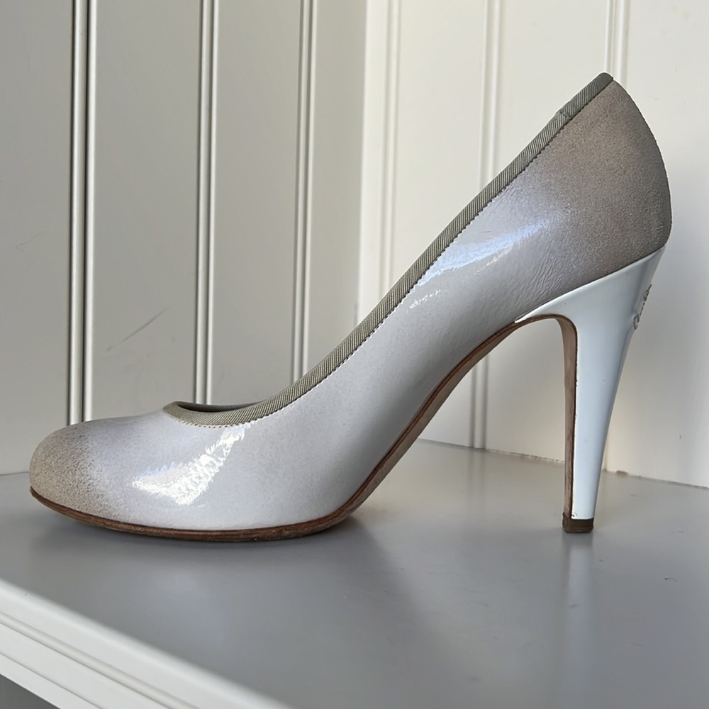 CHANEL White Suede Ombre Pumps Size 38.5 - Picture 7 of 15
